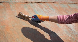 Jak odstranit rez z kovu?